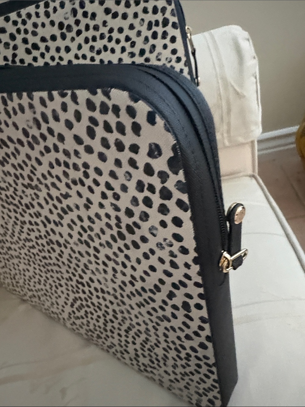 Set of Tech Accessories in Black & White Leopard - Picture 4 of 8